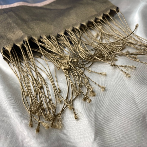 Unique self print Silk rectangle scarf with fringes. - Picture 4 of 4